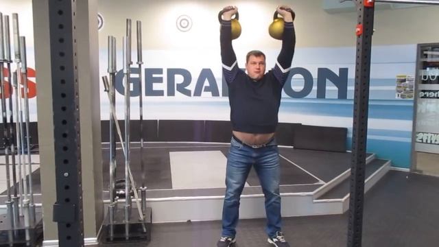 Парный жим гирь по 48кг от Алексея Ловчева! Alexey Lovchev presses a pair of 48kg kettlebells. смотреть онлайн