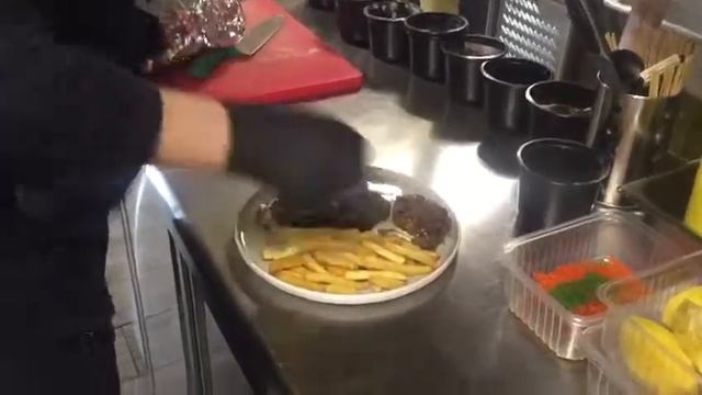 Медальоны в сливочно-грибном соусе смотреть онлайн