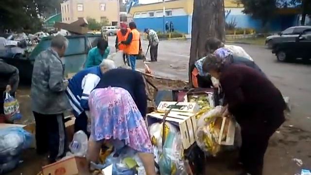 куда девается просрочка из супермаркета.MP4