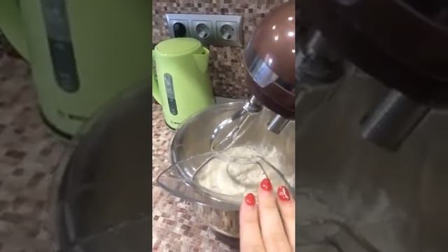 Готовим пирог. Обзор планетарного миксера Kitfort KT-1343-3 смотреть онлайн