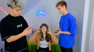 УГАДЫВАЮ ПАРНЯ С ЗАКРЫТЫМИ ГЛАЗАМИ *Всё пошло не по плану*