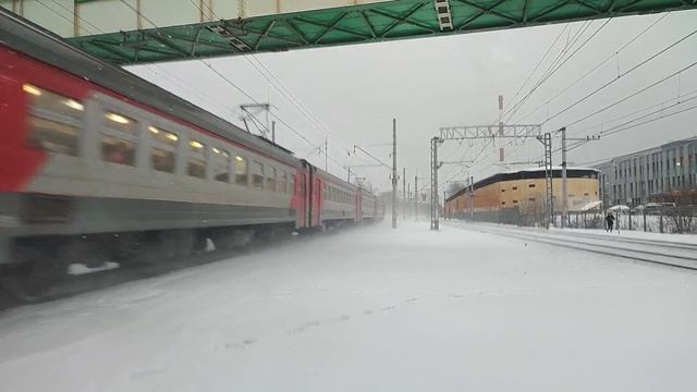 Электропоезда ЭД4М-0054, ЭД4М-0288/ЭД4М-0374/ЭД4М-0198 и ЭП2Д-0157 на станции МЦД Косино смотреть онлайн