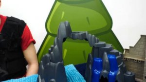 Супергерои Спайдермен, Железный Человек и Бэтмен остановят Джокера? Видео про игрушки Фабрика герое