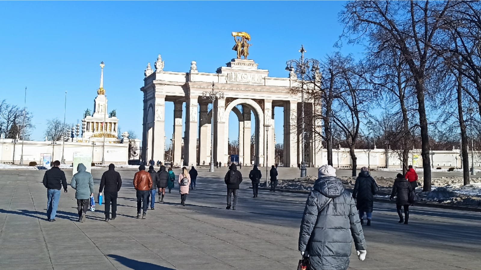 Завтра в москве куда. Выставка достижений народного хозяйства. ВДНХ В Москве зимой. ВДНХ погулять. Весна в Москве ВДНХ.