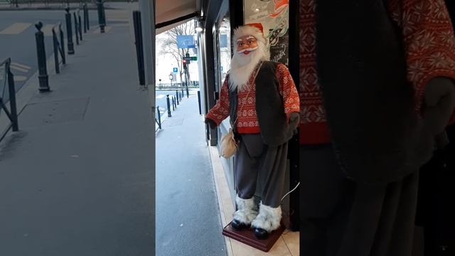 ?? ? Shorts | France | Puteaux | Père Noël entrée d'une boulangerie | Father Christmas | Santa Clau