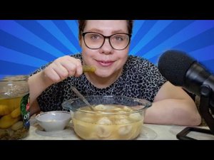 Мукбанг Пельмени с бульоном, корнишоны как у хейтеров