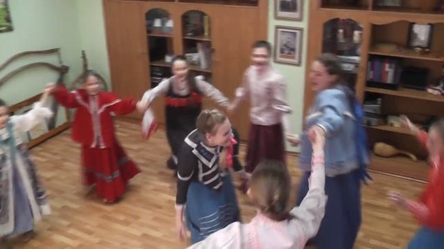 Игра № 4 Селезень утицу догонял смотреть онлайн