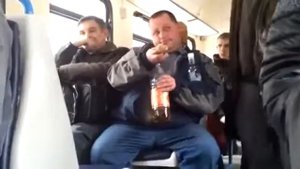 Пьяный мужик в автобусе)))