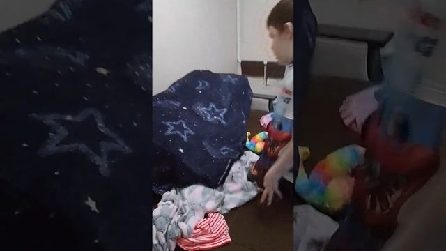 как построить себе уютный дом из подушек и одеял?????? смотреть онлайн