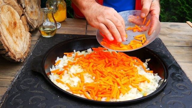 БАКЛАЖАНЫ ФАРШИРОВАННЫЕ МЯСНЫМ ФАРШЕМ, в ТОМАТОМ СОУСЕ в КАЗАНЕ на КОСТРЕ. смотреть онлайн