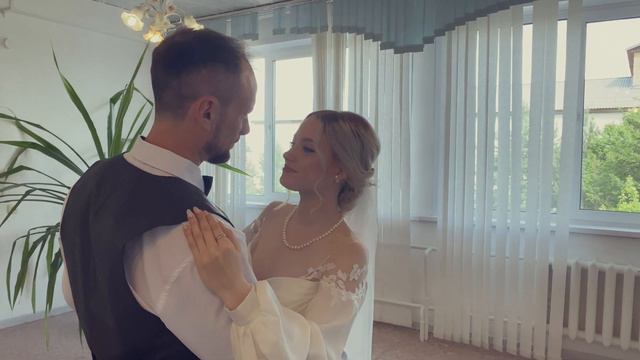 Регистрация в ЗАГСе без свидетелей, родственников и друзей смотреть онлайн