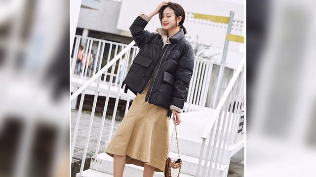 Пуховик Короткий Женский Зимний. Женская Куртка на Белом Утином Пуху с Воротником-Стойкой смотреть онлайн