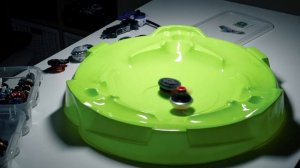 БЕЙЗОН против ЗАКУПЫЧА TAKARA TOMY vs Электро Infinity Nado