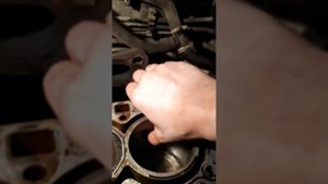 Форд фокус 2, изолятор свечи заж гания ра кололся, не заметили что осколок упал в целиндр вот итог,