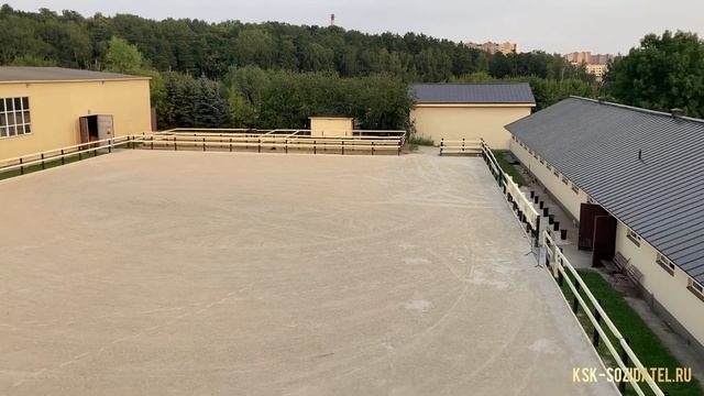 Этапы укладки евро-грунта на конном поле в КСК Созидатель 2022г смотреть онлайн