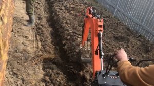 Мой первый опыт работы с миниэксковатором.