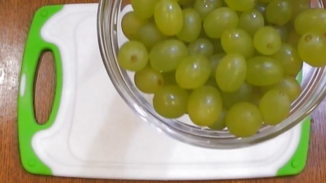 Салат с курицей и виноградом. Сочный, вкусный и легкий. смотреть онлайн