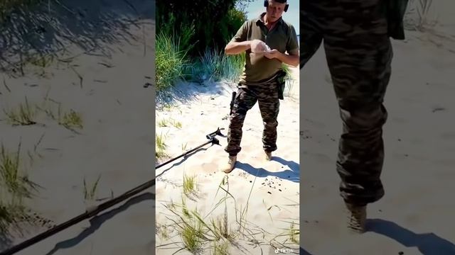 Разговор с кладоискателем. Что он  находит на пляже Балтийского моря