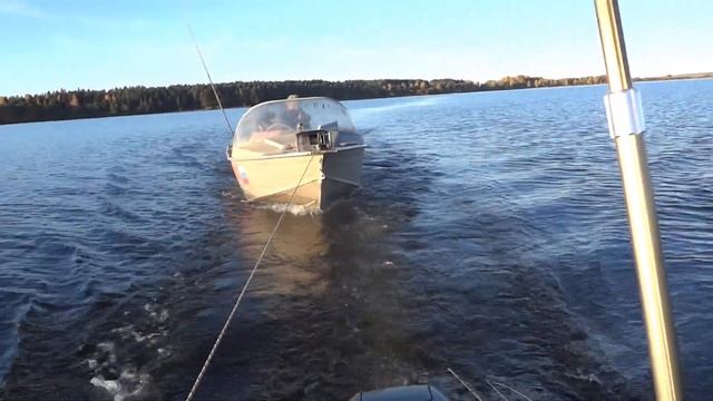 Спасение на воде / Буксировка катера маленькой лодкой / Помощь на воде / Сломался катер на воде