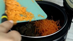 Тушёные куриные желудки с картошкой в мультиварке