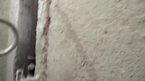 Что делать с окрашенными стенами в ванной, перед тем как положить плитку