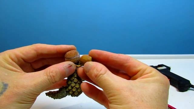 Простая поделка из шишек и желудей в садик ! Динозаврик Дино. смотреть онлайн