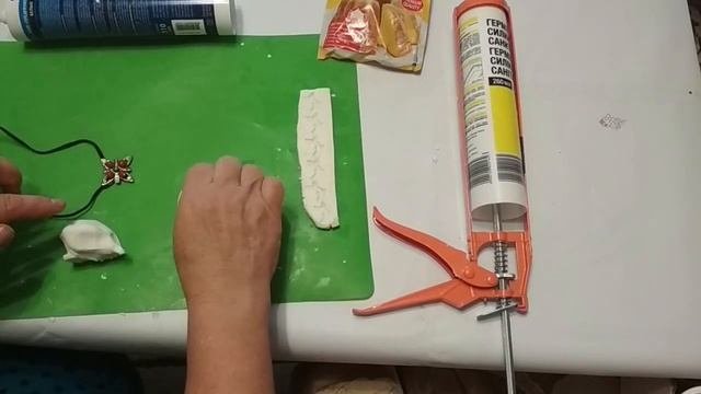 Силиконовые молды. Самый простой способ:КРАХМАЛ+ГЕРМЕТИК