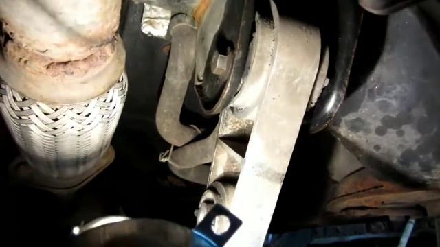 Замена нижней опоры (подушки) двигателя на Форд Мондео 3. смотреть онлайн