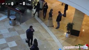 Социальный эксперимент обратите внимание на то как заступили за девушку в хиджабе