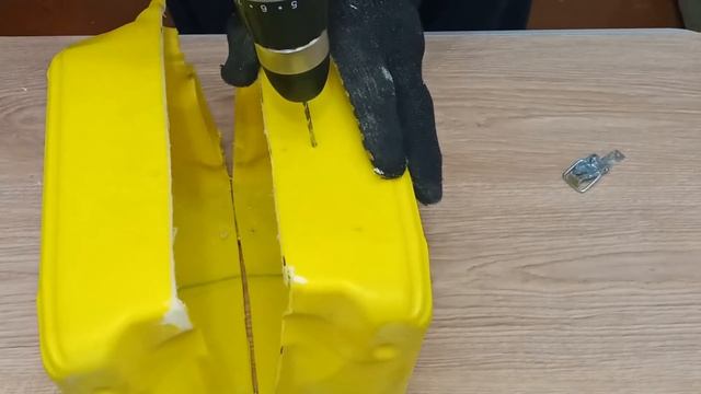 МЕГА ПОЛЕЗНАЯ САМОДЕЛКА ИЗ ОБЫЧНОЙ КАНИСТРЫ! смотреть онлайн