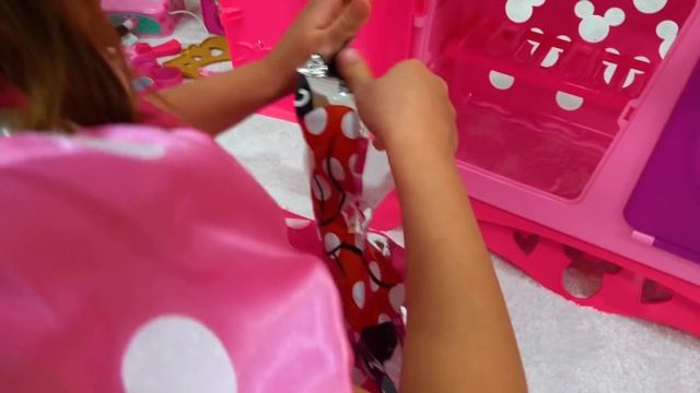 Max and Katy their Giant surprise toy eggs смотреть онлайн