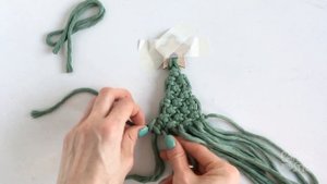 Как сплести ёлочку в технике макраме / макраме для новичков / новогодние поделки