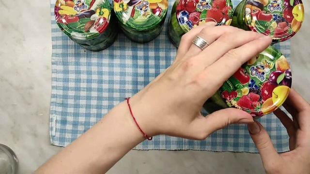 Вкуснейшие маринованные огурцы на зиму! Хрустящие, ароматные - просто находка! смотреть онлайн