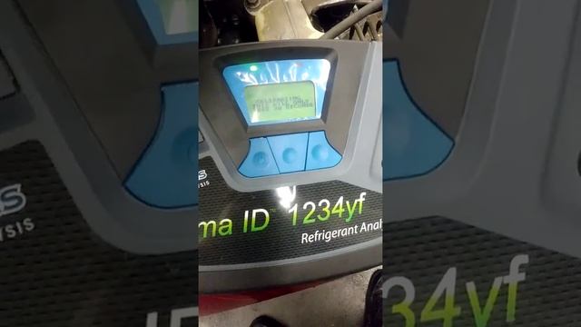 Using a Ultima ID 1234yf Refrigerant Analyzer смотреть онлайн