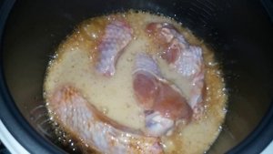 Как приготовить крылья индейки в мультиварке/Крылья индейки в темном пиве