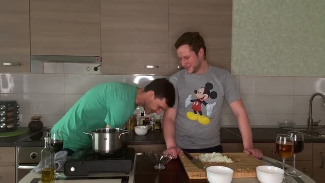 Свиные рёбра в маринаде с великолепным соусом. смотреть онлайн