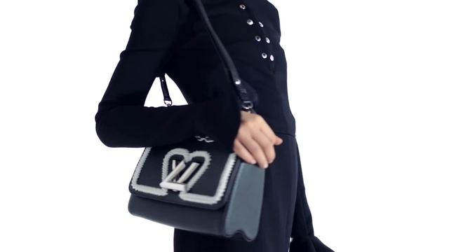 Louis Vuitton's Twist Bag | LOUIS VUITTON смотреть онлайн