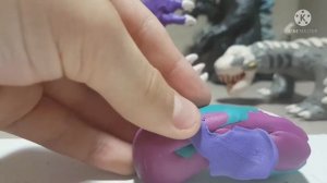 Как слепить космо годзиллу из пластилина.