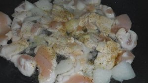 Куриная грудка кусочками в соусе