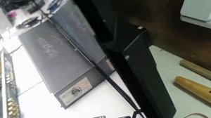 AMCV LE-32ZTHS21 висит на заставке.
