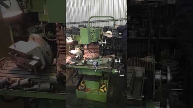 67м20в Инструментальный фрезерный станок с долбёжной головой, 1993 г.в. Видео в работе смотреть онлайн