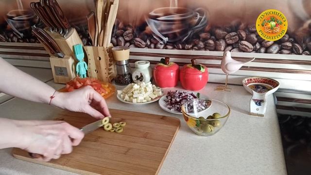 Салат с помидорами, сыром и кедровыми орешками ┃ Вкусно и необычно ┃ Лукошко Рецептов
