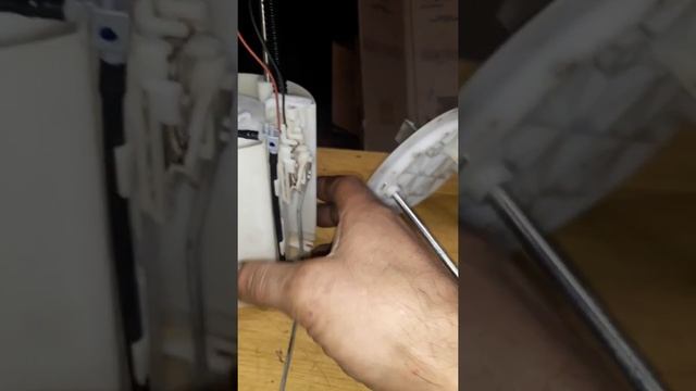 Mitsubishi ASX Замена топливного фильтра смотреть онлайн