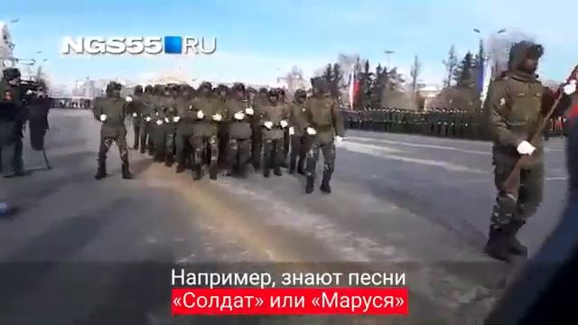 Оригенальное выступление Африканских парней курсантов Омского танкового училища на 23 февраля.Омск смотреть онлайн