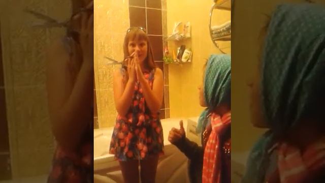 Две подрцги чего то поспорили вдруг