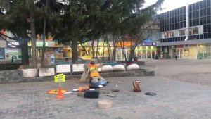 Нище Бро!!!! Бомж играет на бочках/// уличный музыкант