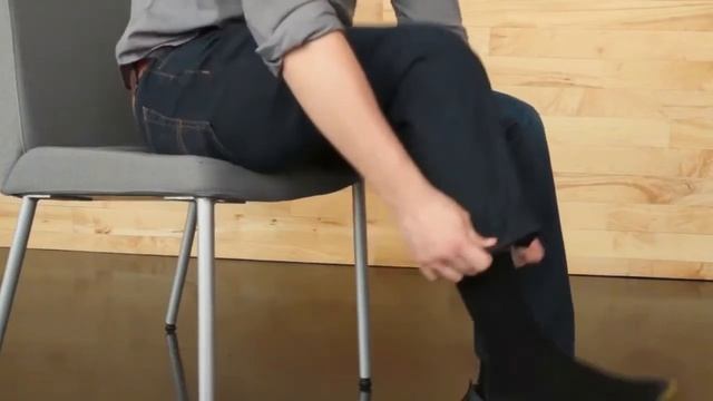 БОЛЯТ КОЛЕНИ? ХРУСТ и ЩЕЛЧКИ? ПРИЧИНА и ЛЕЧЕНИЕ! смотреть онлайн