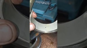 Для чего отверстия на вкладыше шатуна?