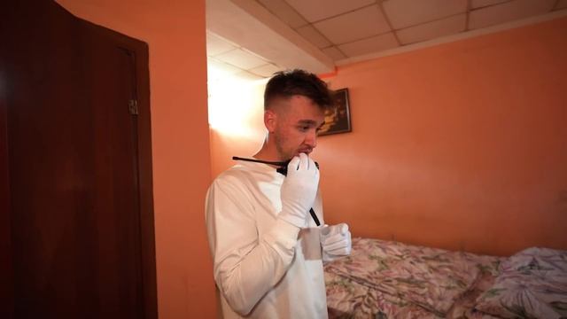 В БЕЛОСНЕЖНОЙ ОДЕЖДЕ В САМОМ УЖАСНОМ ОТЕЛЕ! смотреть онлайн