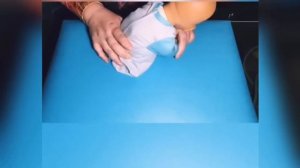 Как научить ребёнка вставать на четвереньки?